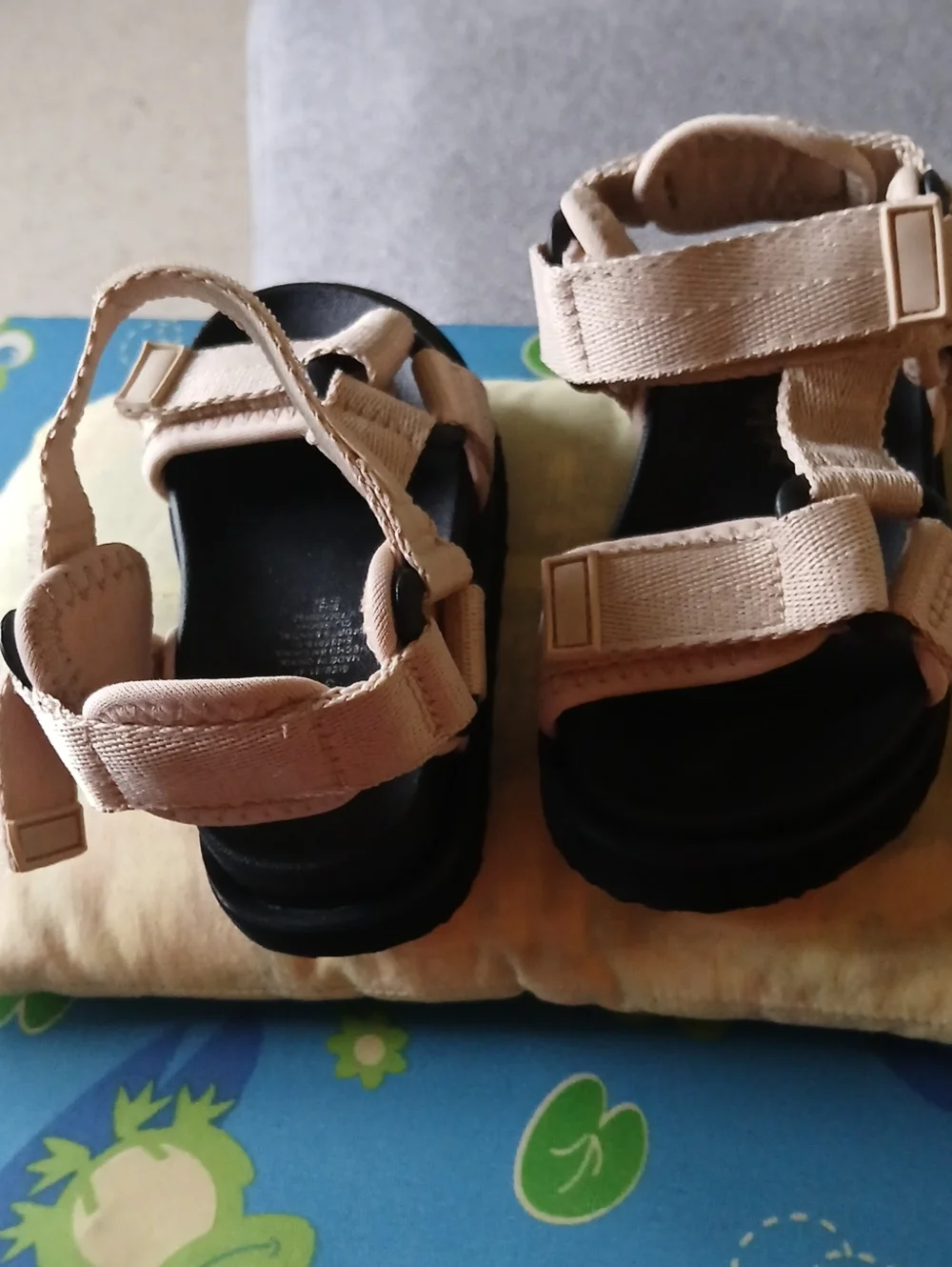 GAP kids sandals